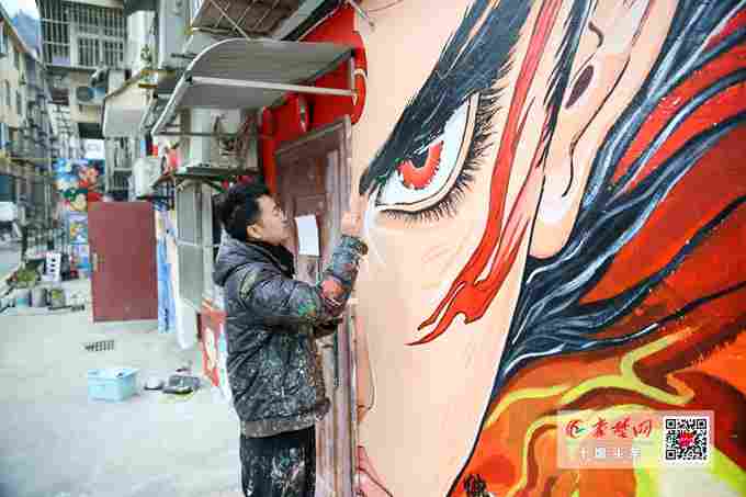 墙绘艺术点亮城乡新貌,青年创作焕发城市活力(图2) 墙绘艺术点亮城乡新貌,青年创作焕发城市活力(图2)