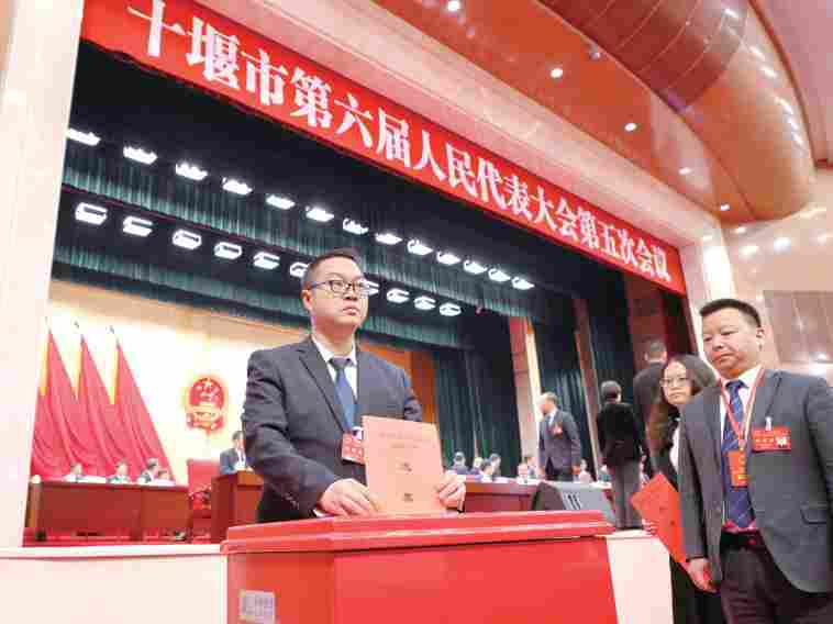 图说两会 | 跃马扬鞭 砥砺前行(图2)